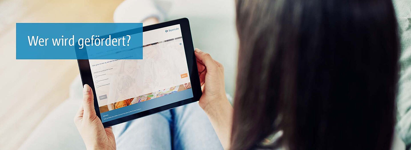 Prüfung der Förderfähigkeit mit dem Förderlotsen | BayernLabo Förderlotse auf Tablet zur Prüfung der Förderfähigkeit durch die BayernLabo