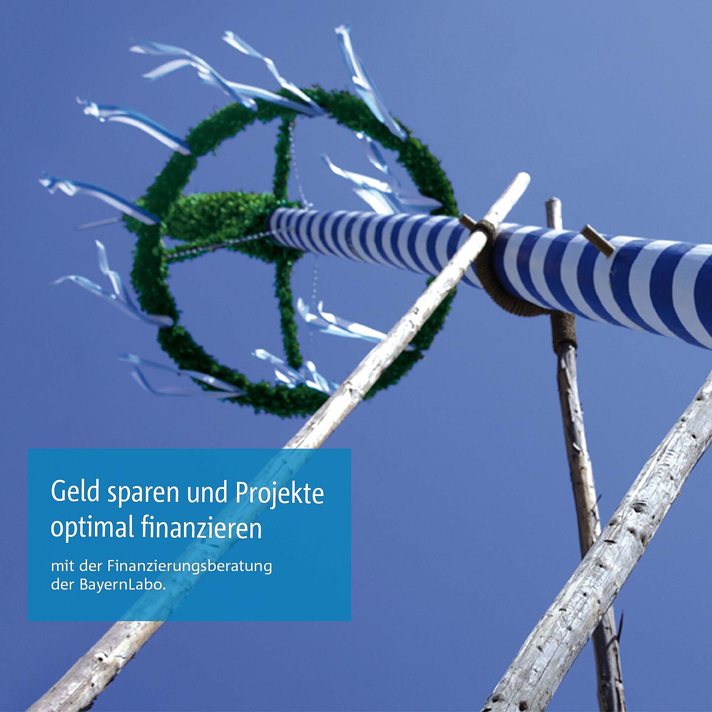 Geld sparen und Projekte optimal finanzieren mit der Beratung der BayernLabo Bayerischer Maibaum als Symbol zur Finanzberatung der BayernLabo