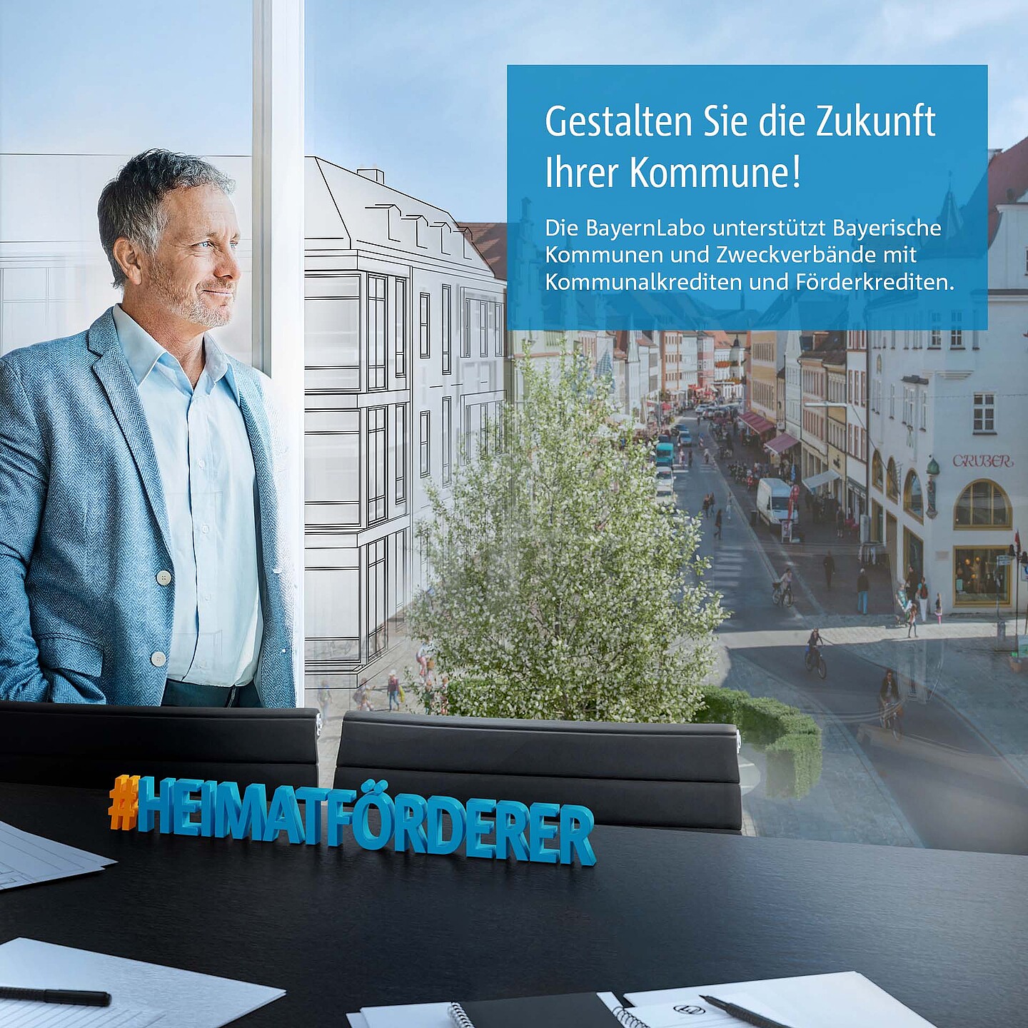 Gestalten Sie die Zukunft Ihrer Kommune mit der Unterstützung der BayernLabo Bürgermeister blickt au dem Fenster auf seine Kommune unterstützt durch die BayernLabo.