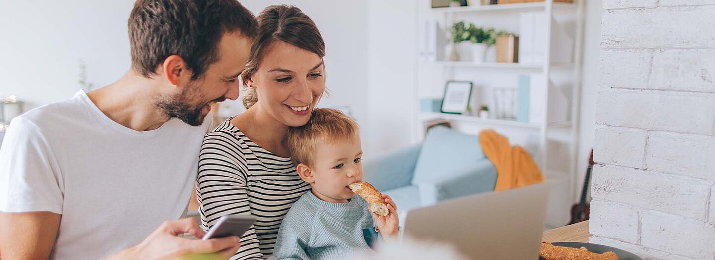 Bayerisches Baukindergeld Plus | BayernLabo Junge Familie im Eigenheim durch Förderung der BayernLabo.