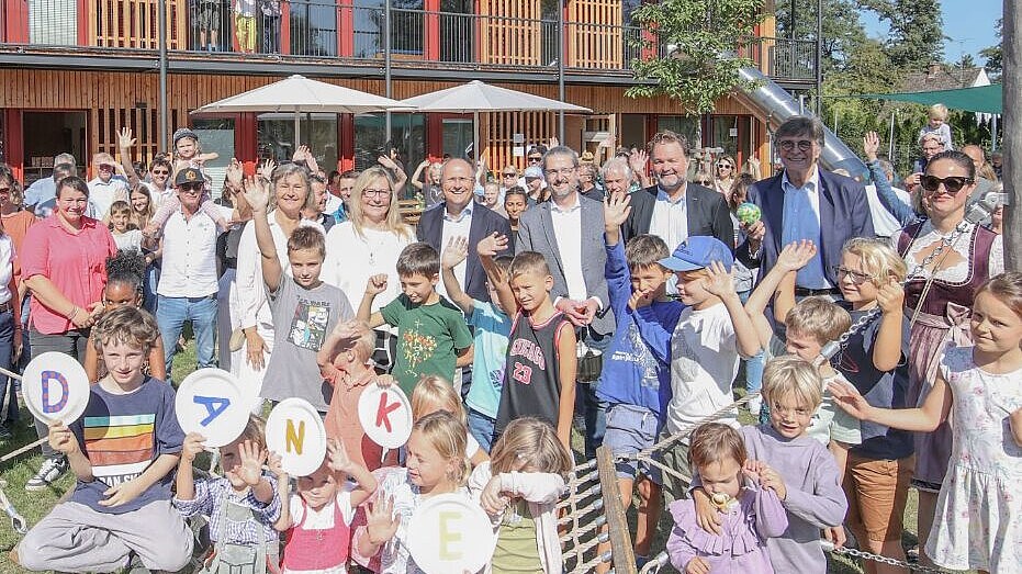 „Die Kinder kommen alle mit einem Strahlen morgens ins Kinderhaus. Die Raumatmosphäre hier ist einzigartig. Es geht gar nicht, hier nicht fröhlich zu sein.“