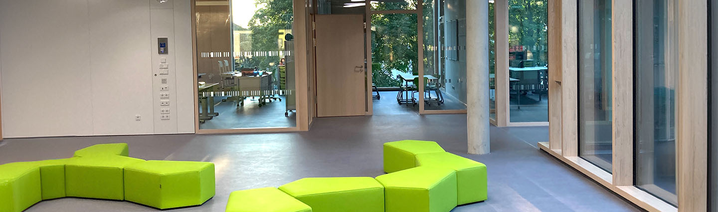 BayernLabo Kommunalfinanzierer | Mit Förderungen und Zuschüssen des Freistaats Bayern sowie zinsgünstigen Kommunalkrediten der BayernLabo wurde beim Schulneubau in Karlsfeld ein neues, modernes Lernmodell nach dem Münchner Lernhauskonzept umgesetzt. (Copyright Bild: Gemeinde Karlsfeld)